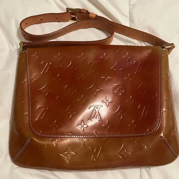 Louis Vuitton Gold Shoulder Bag - Picture 2 of 9